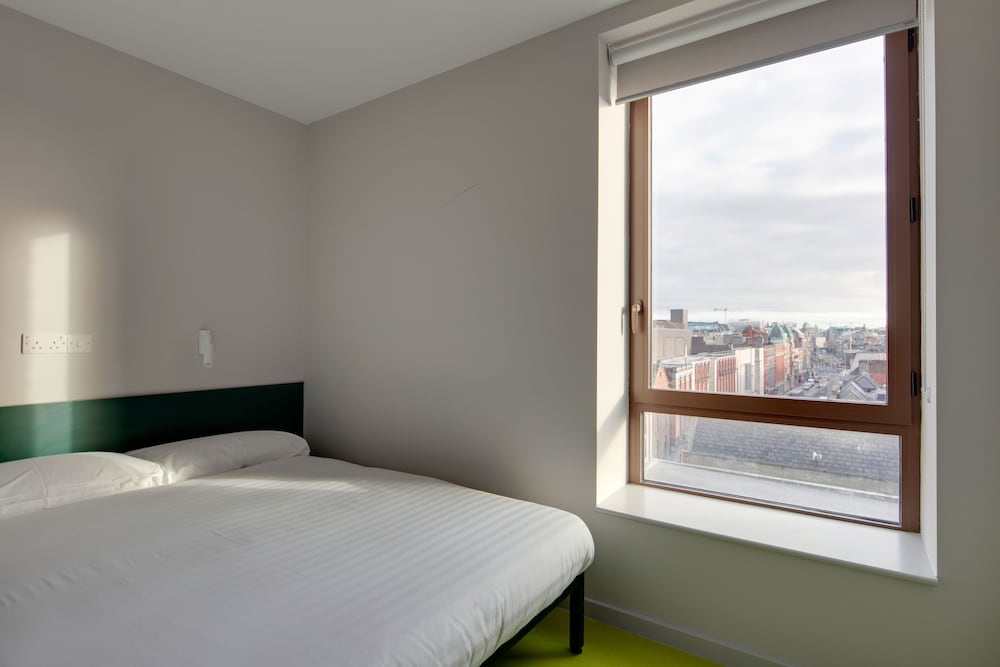 Фото Clink i Lár