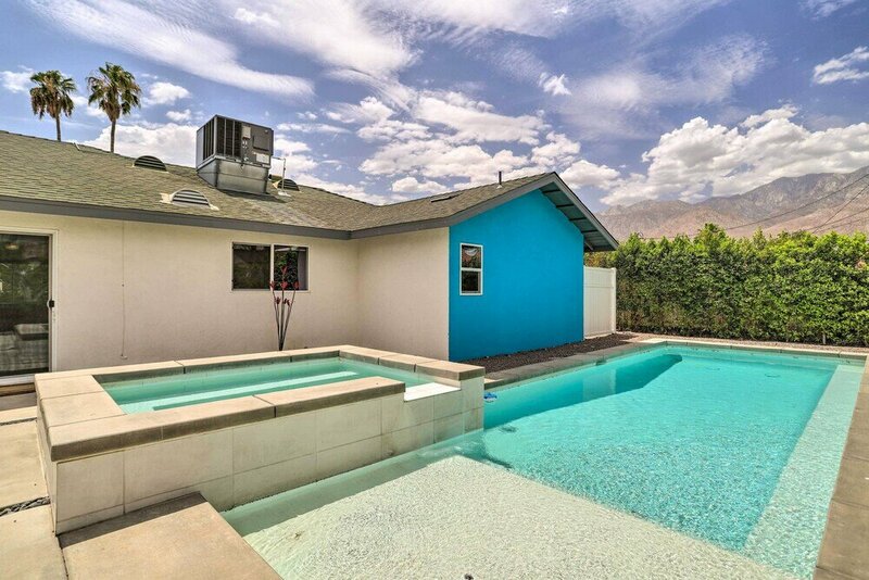 Гостиница Palm Springs Retreat w Private Pool & SPA! в Палм-Спрингс