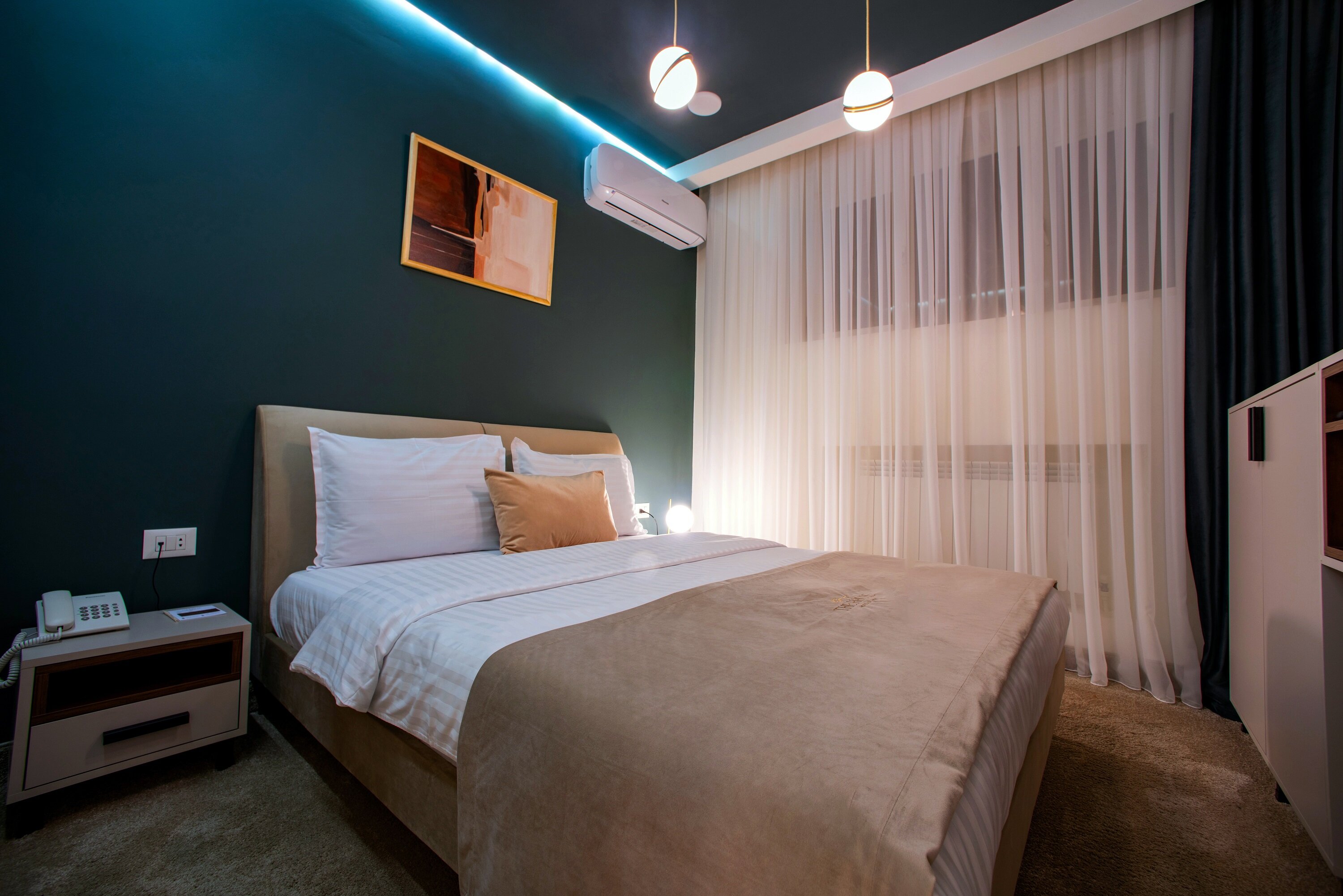 Фото The House Hotel