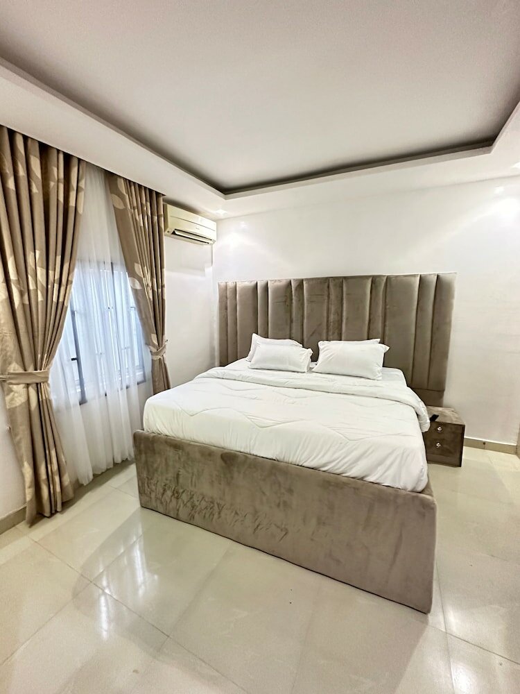 Фото Msquare Apartment Ikoyi