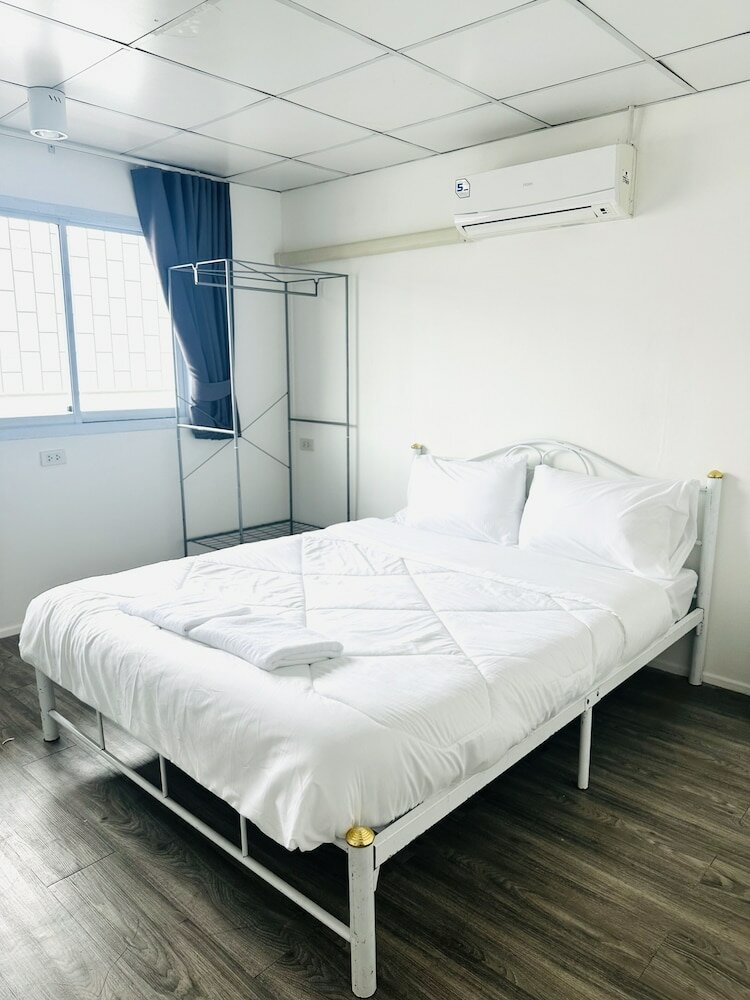 Фото Piccolo Sukhumvit Hostel