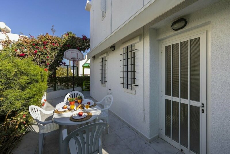 Гостиница Protaras Lemon Tree Villa в Протарасе