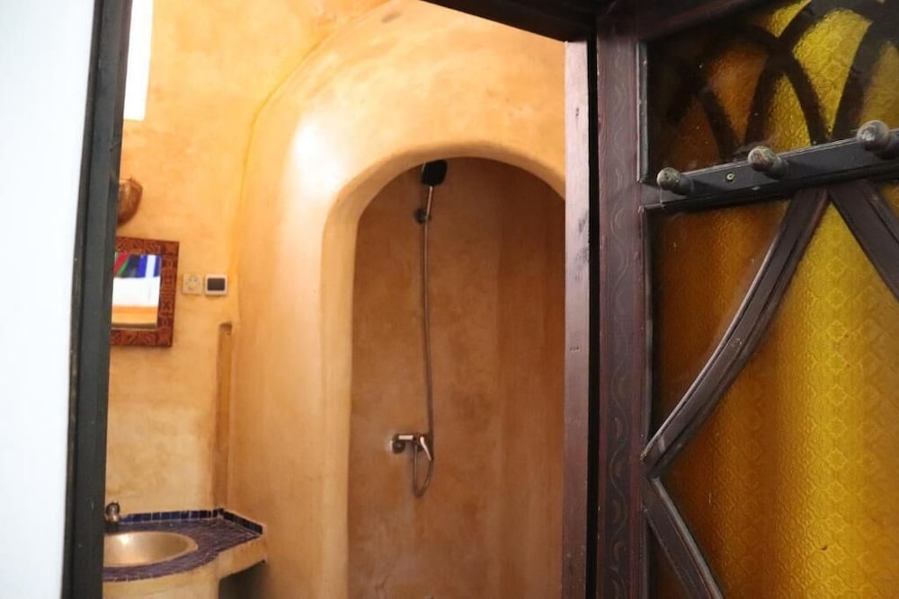 Фото Hotel Riad Dar El Qdima