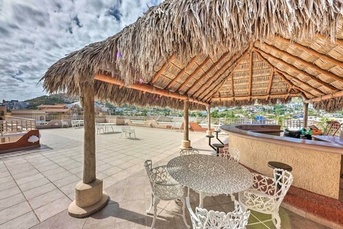 Гостиница Condo in Plaza Nautica 1 Mile to The Arch!