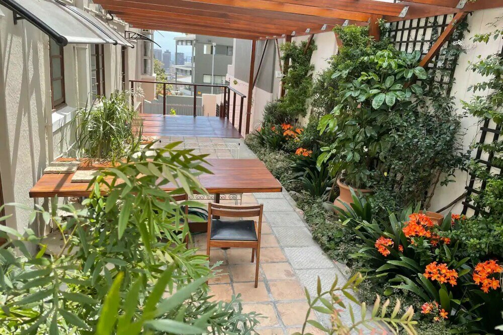 Фото Vintage Apartment With a Peaceful Garden