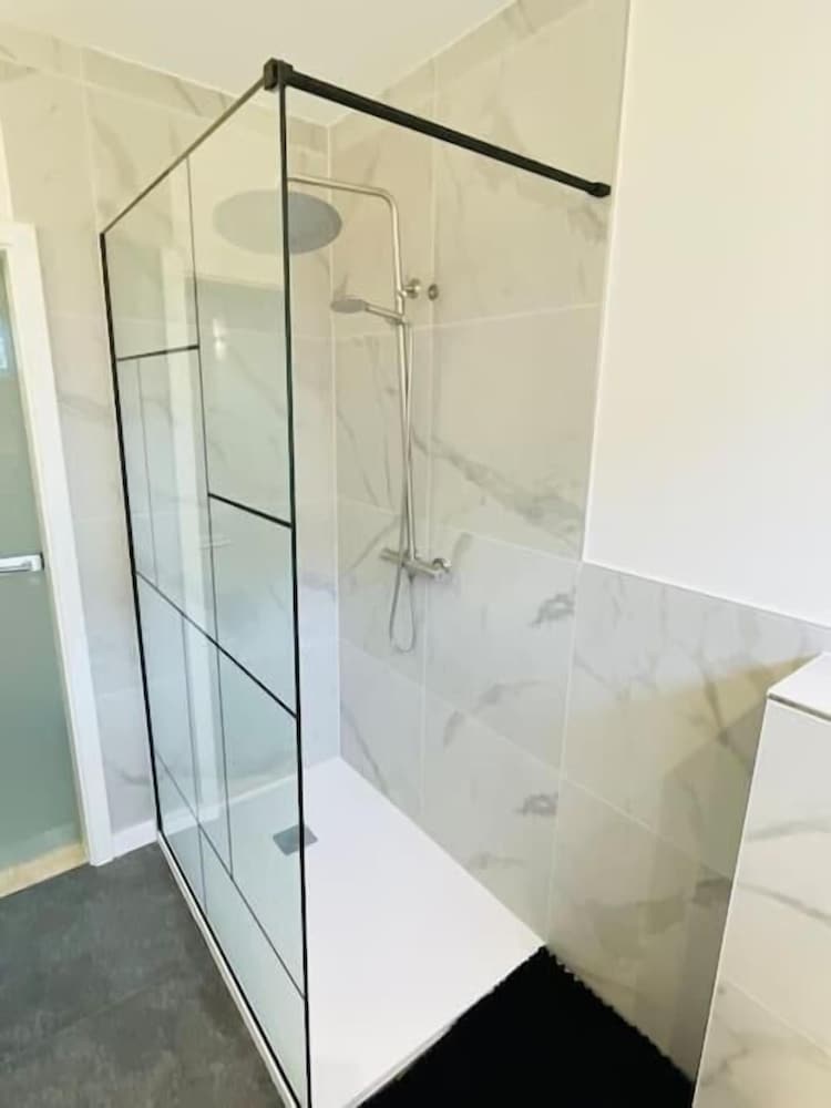 Фото 3 bedrooms in Center Terrace & Parking