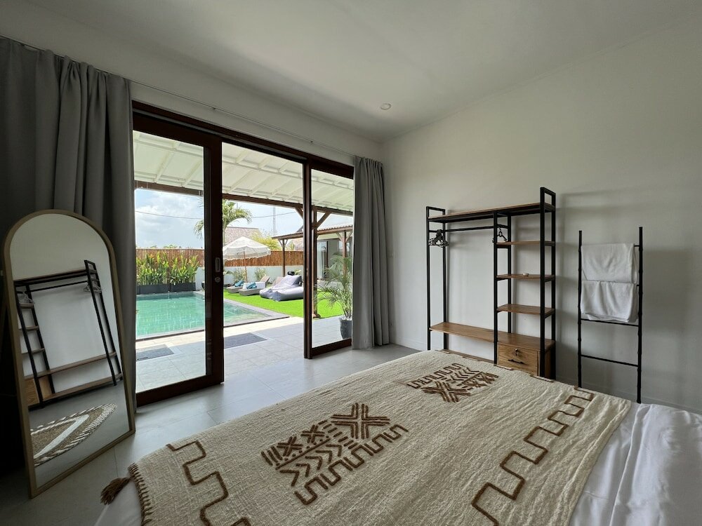 Фото Villa Roman & Alena Canggu