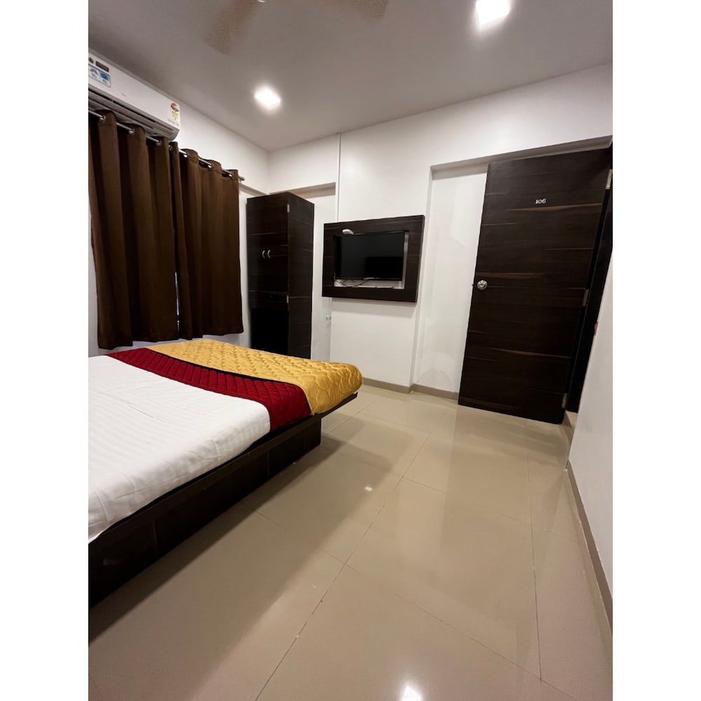 Фото Hotel Borivali Executive