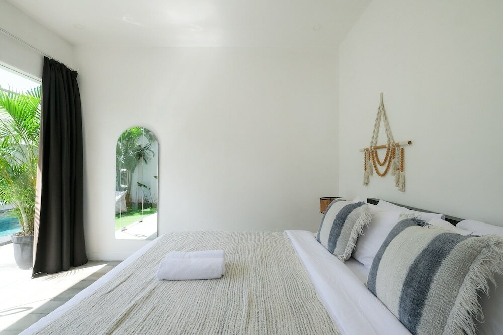 Фото Villa Roman & Alena Canggu