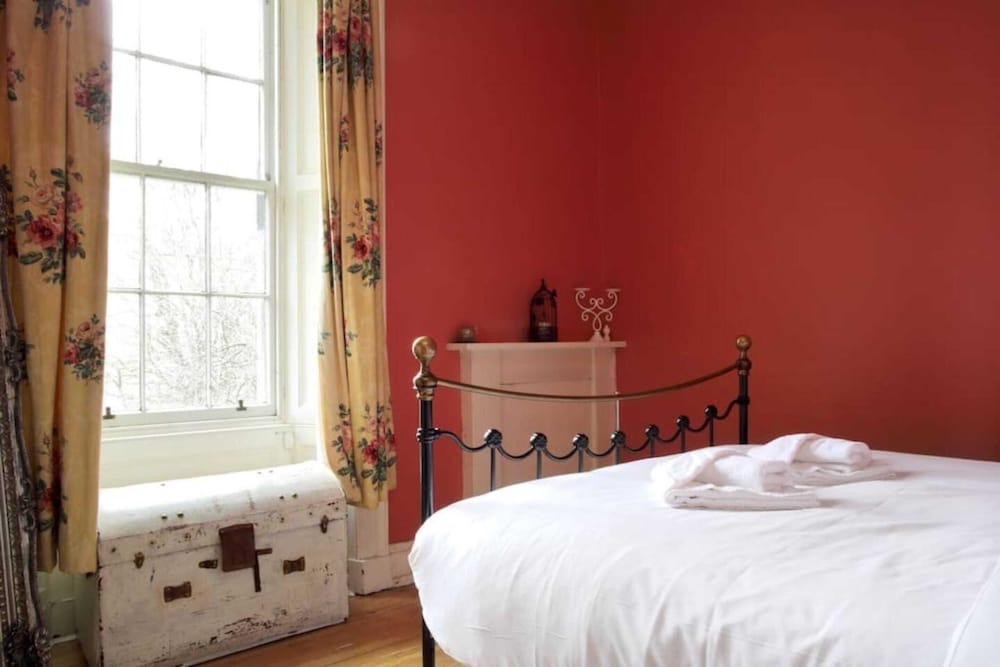 Фото Spacious 4bd Terraced Flat - Edinburgh Old Town