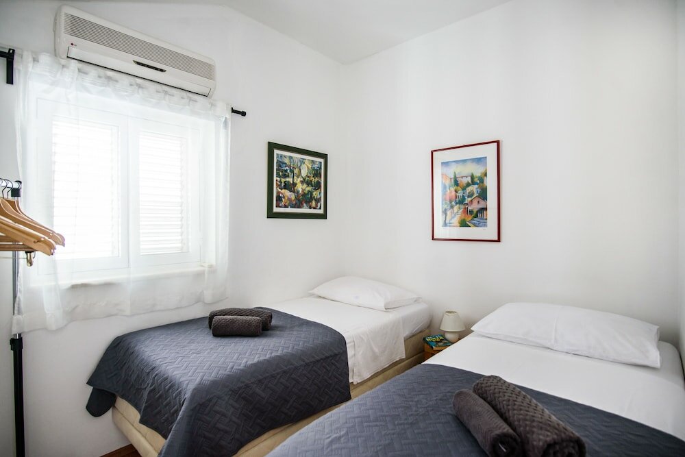 Фото Zenith Apartment by DuHomes