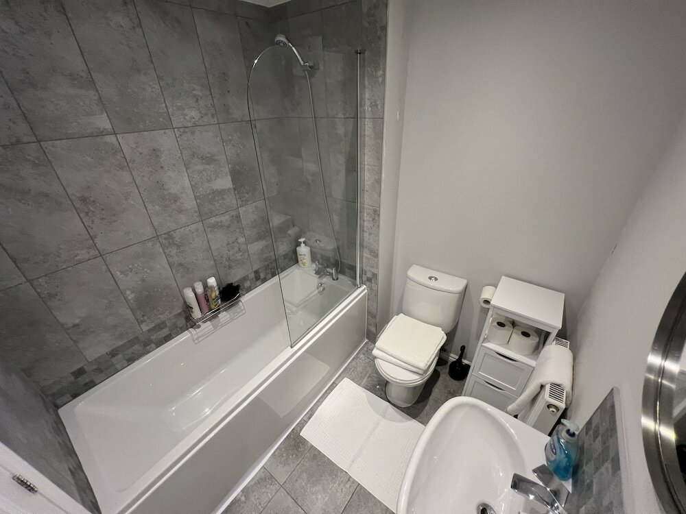 Фото Infinity Guest House Wiltshire Crescent