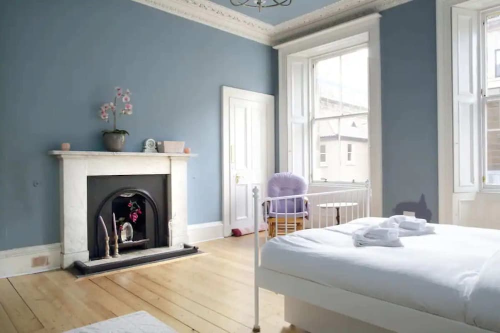 Фото Spacious 4bd Terraced Flat - Edinburgh Old Town