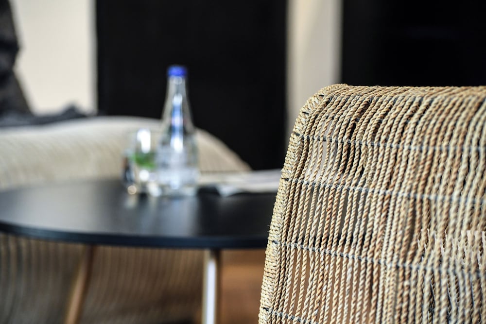 Фото Stylish 3br Apt with Patio in the City