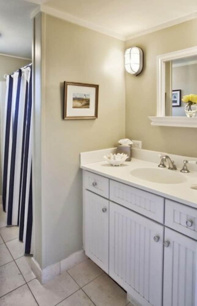 Фото The Cottages and Lofts at Boat Basin