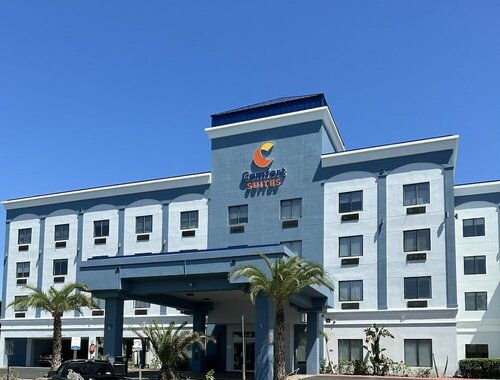 Гостиница Comfort Suites West Jacksonville в Джэксонвилле