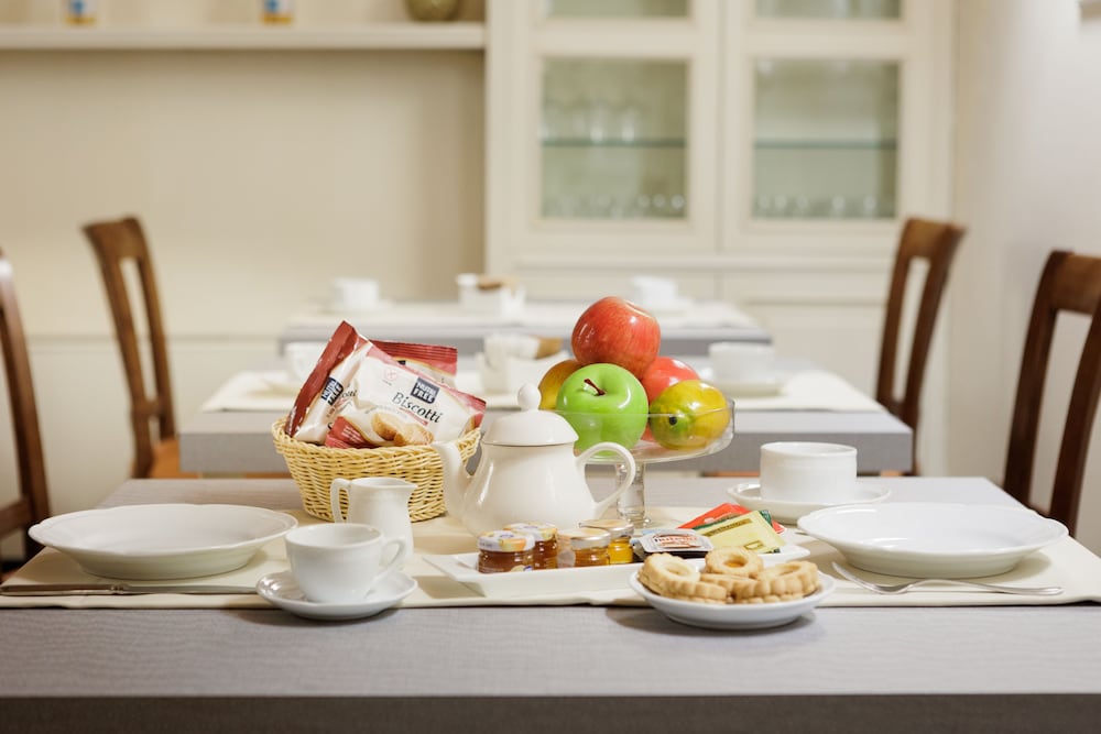 Фото Hotel Embassy