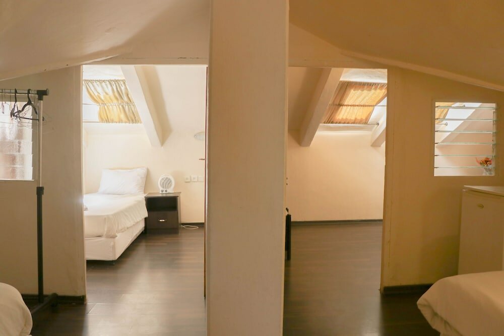 Фото The Colony Hotel