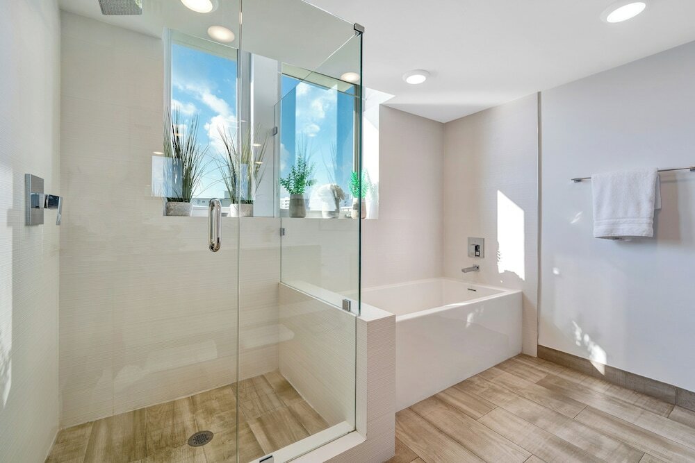 Фото Stunning 2br 2ba Bay Harbour with Pool