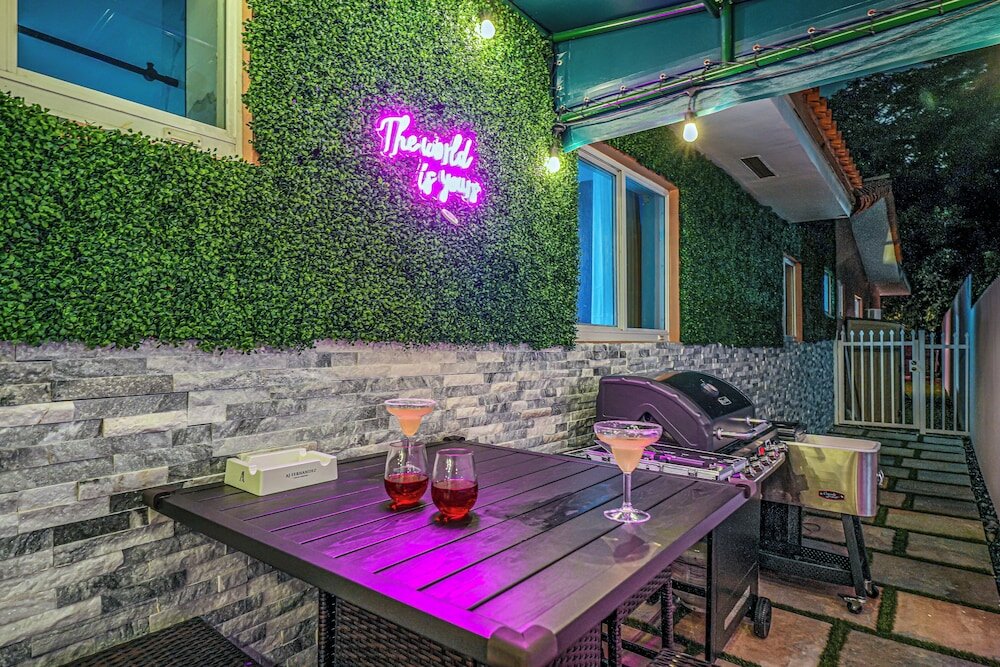 Фото 4 to 23 Guests GameRoom 2 Kitchens Bar BBQ