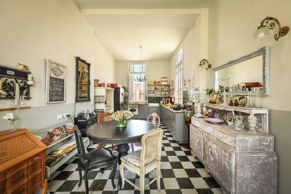 Фото Elegant 1br Apt w Balcony in the City