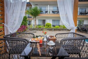 Гостиница Majestic Lakefront Hotel & Suites