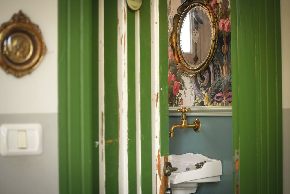 Фото Elegant 1br Apt w Balcony in the City