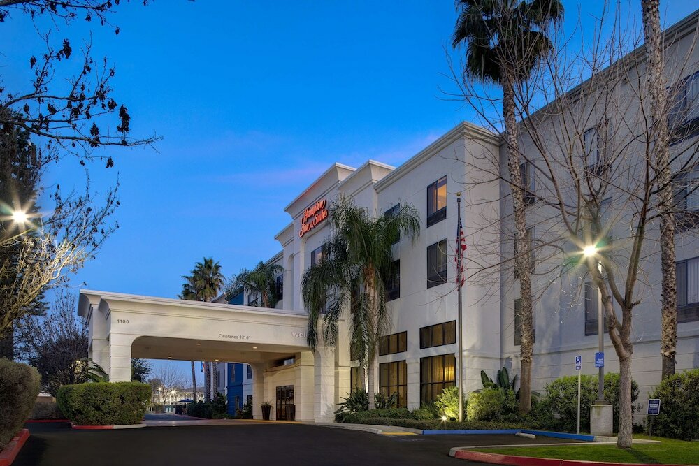 Фото Hampton Inn & Suites Tulare