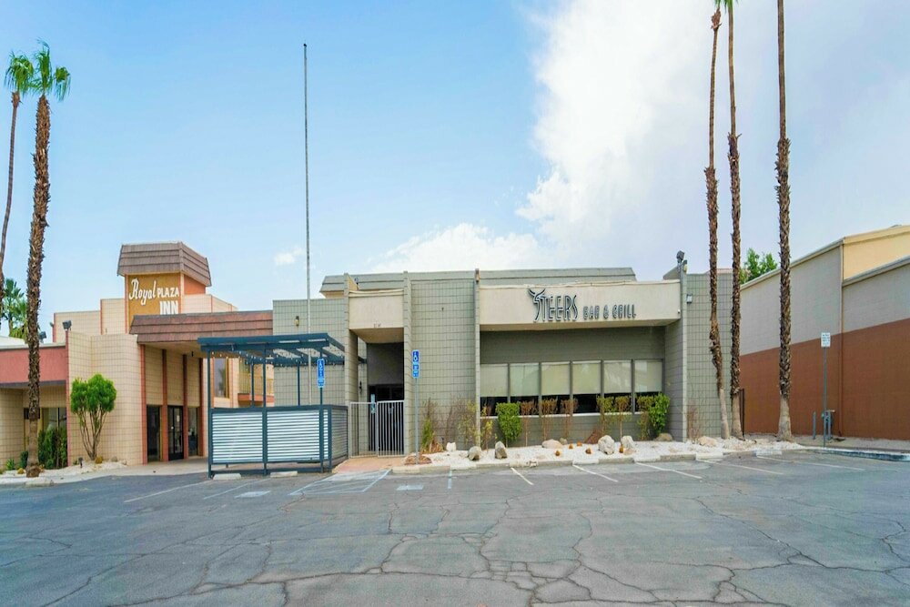 Фото Royal Plaza Inn