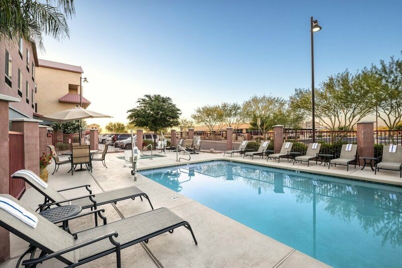 Гостиница Comfort Suites Goodyear - West Phoenix