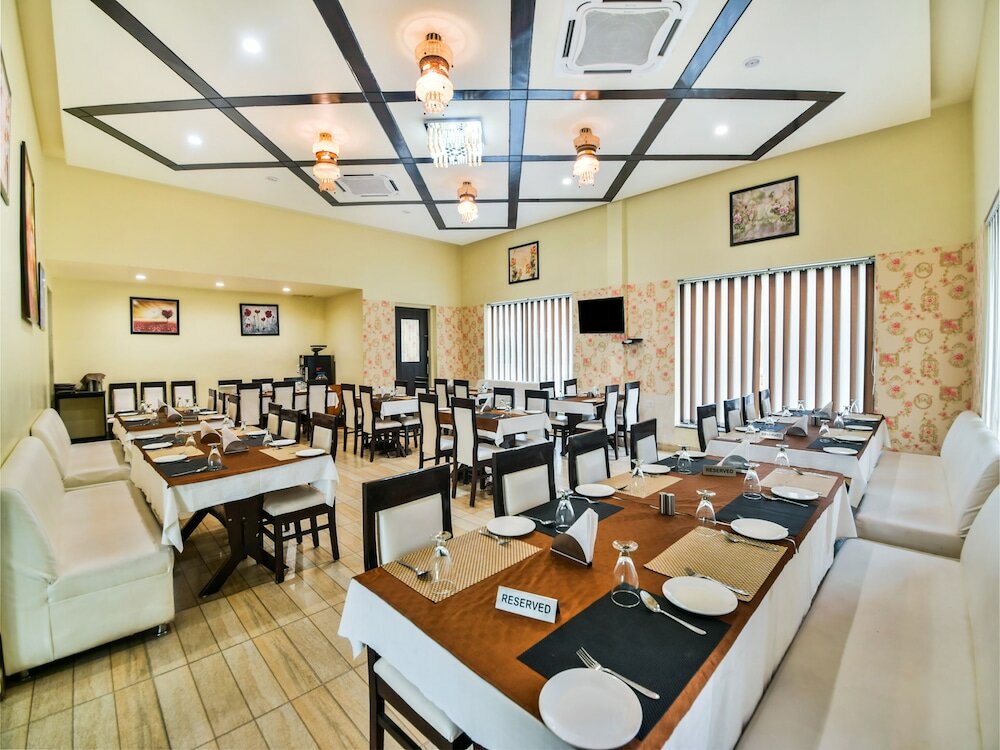 Фото Hotel Amrit Manthan