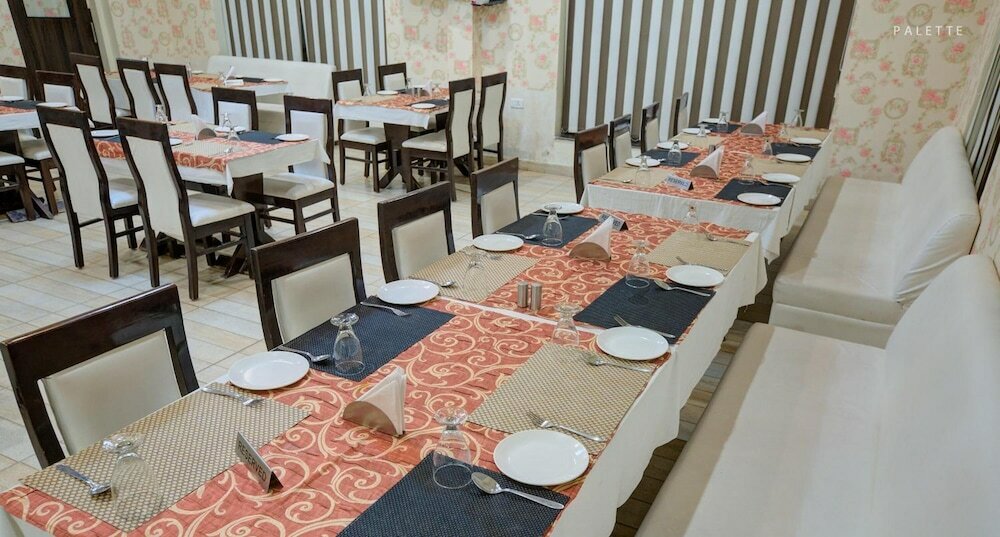 Фото Hotel Amrit Manthan