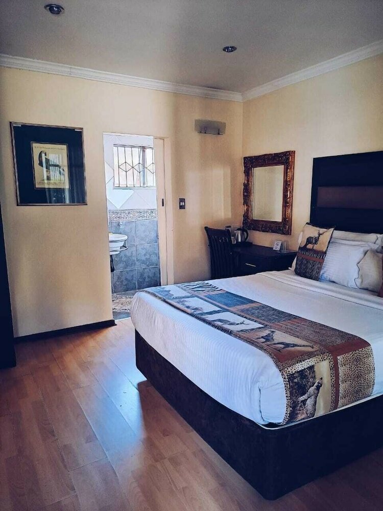 Фото Ecotel Premier Lodge & Conference Centre