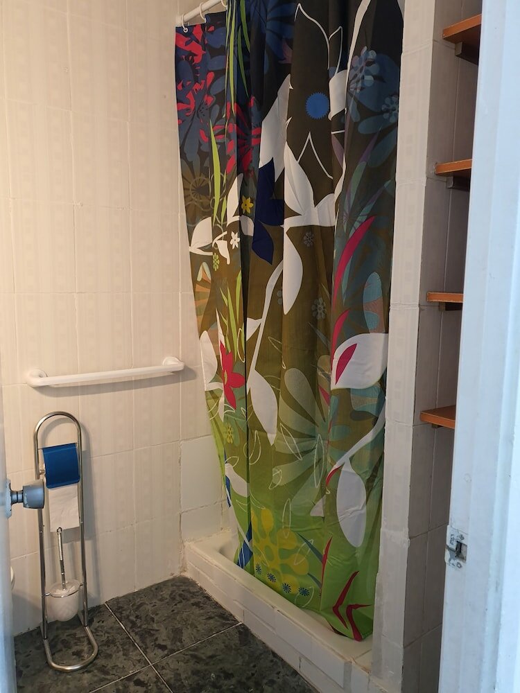 Фото Low Cost Room Plaza de Hierro IV