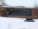 Кунгурякам кавалерам ордена Славы (ulitsa Karla Marksa, 4) ، نصب تذكاري للحرب، مقبرة جماعية