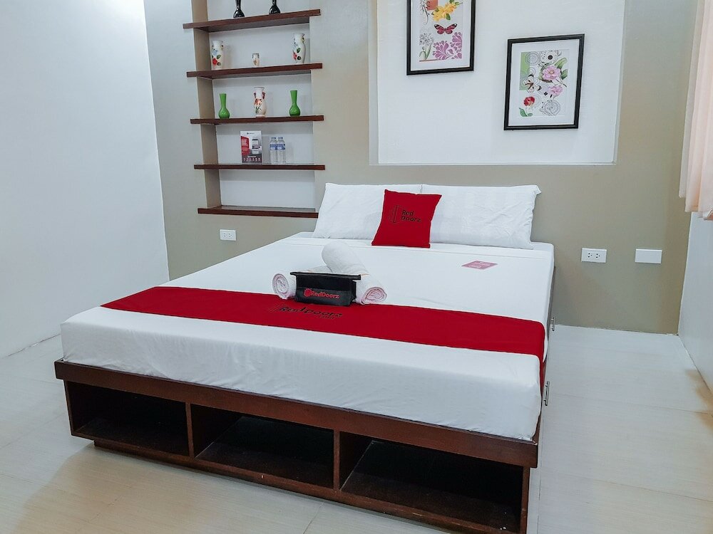 Фото RedDoorz @ Caimito Drive Dampas