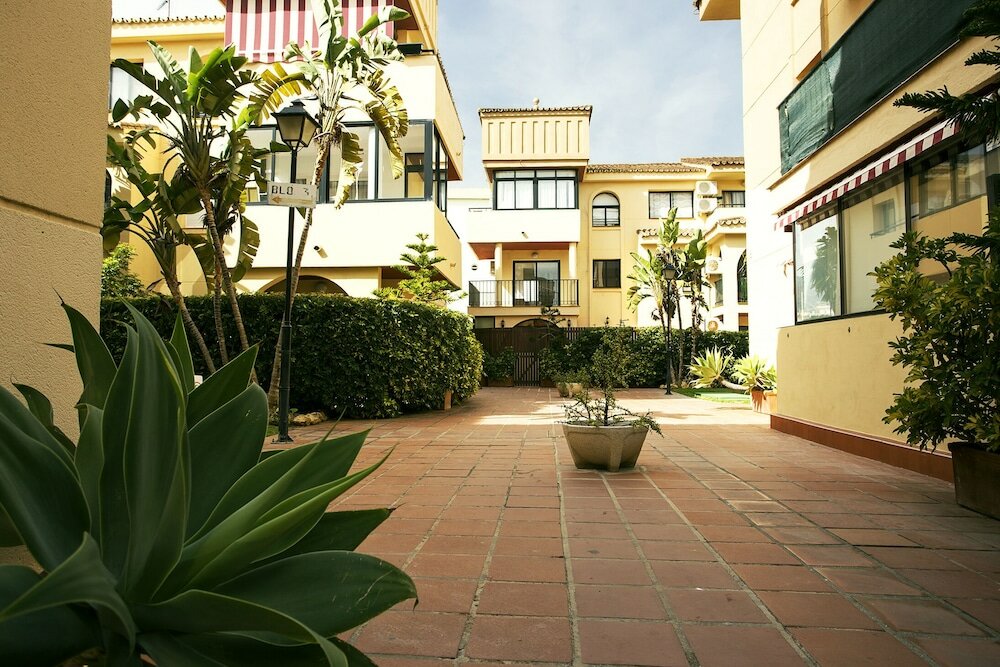 Фото Heavenly & Ocean Blue Apartment