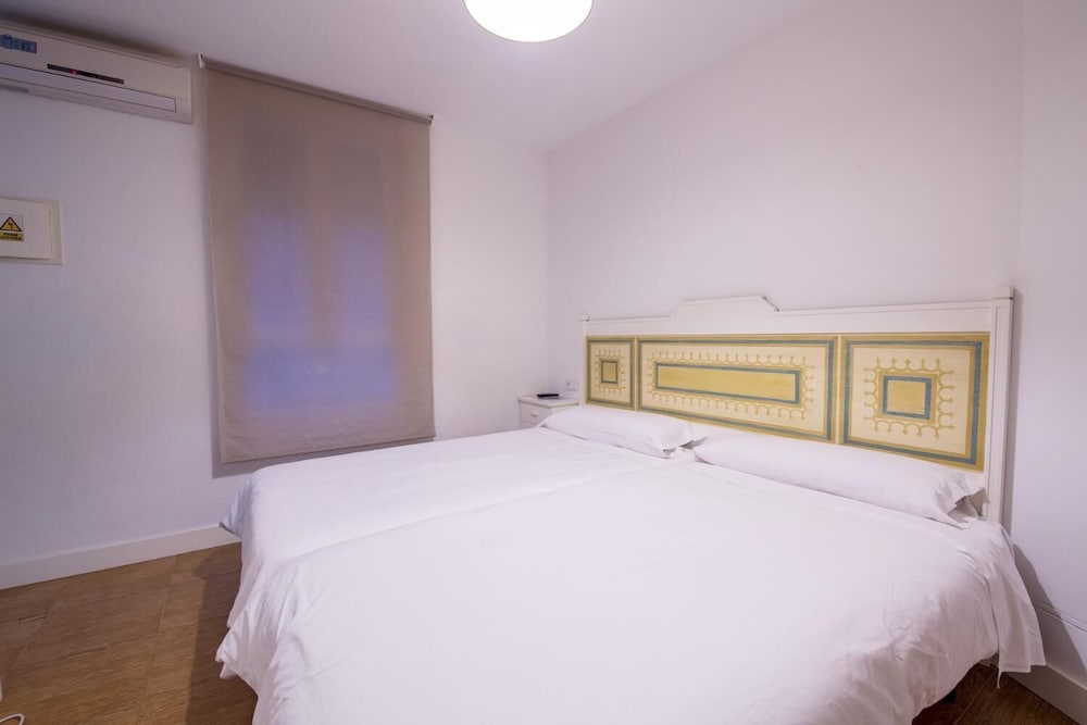 Фото Hostal Misericordia