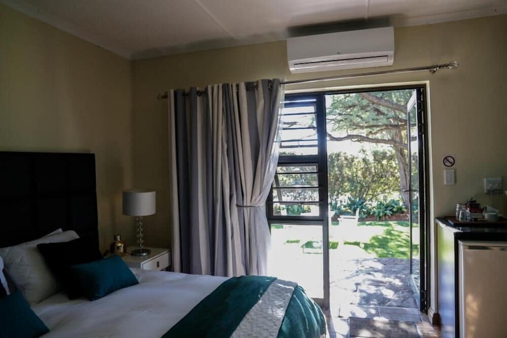 Фото The Hedge Guesthouse