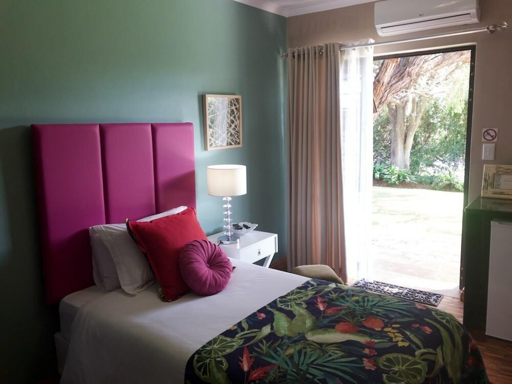 Фото The Hedge Guesthouse