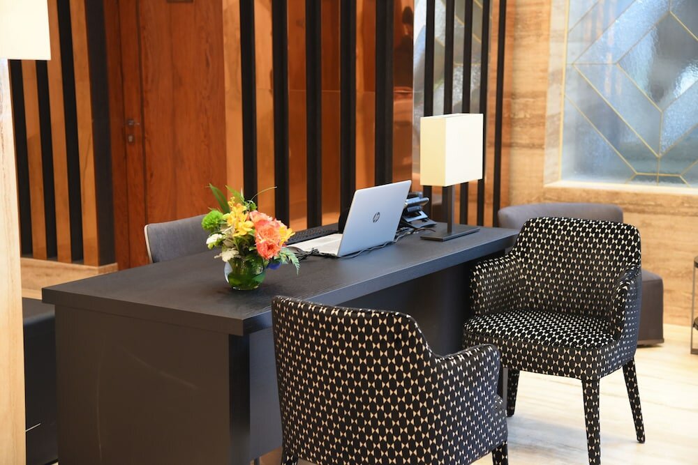 Фото Sherwood Suites