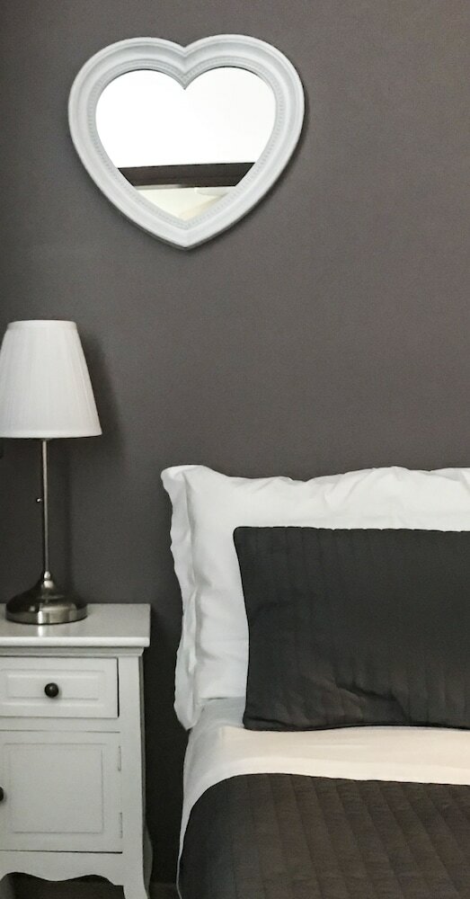 Фото 051 Room & Breakfast