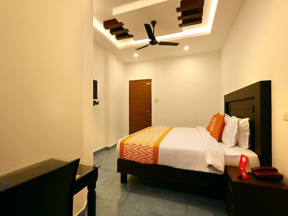 Фото Oyo 8964 Malabar Plaza Hotel