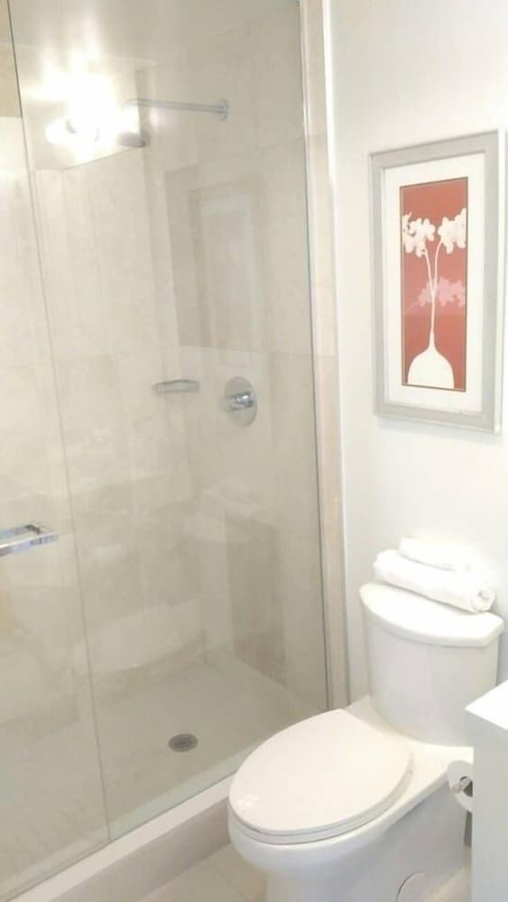 Фото Midnight Suites