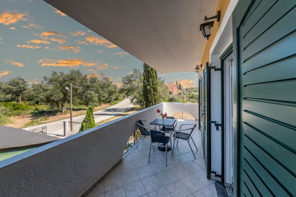 Фото Nikos Villas