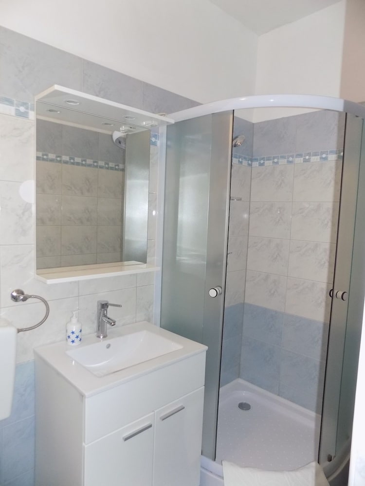 Фото Rooms and apartments Galeb