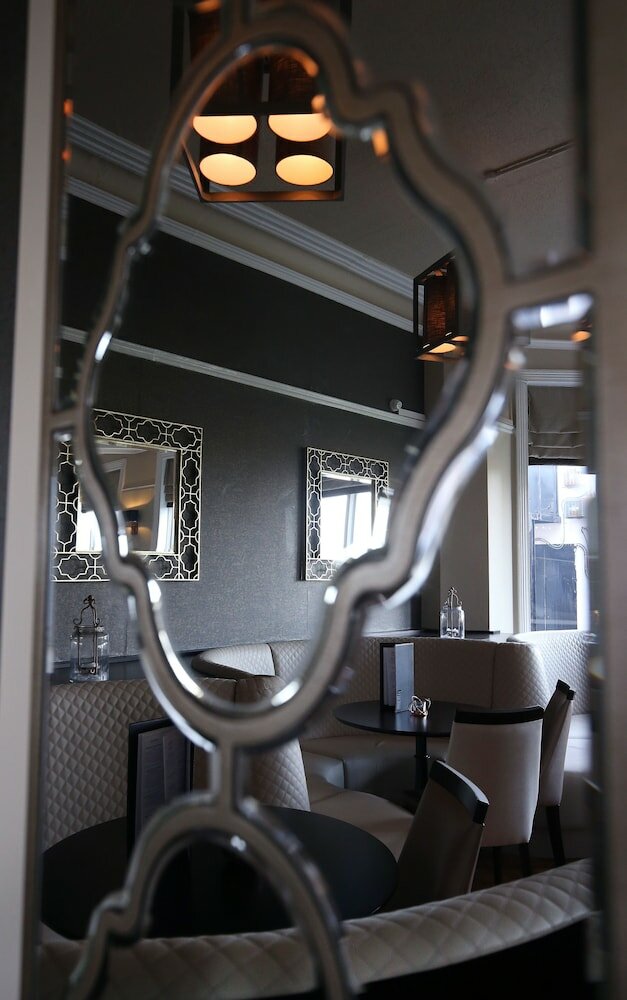 Фото Leasowe Castle