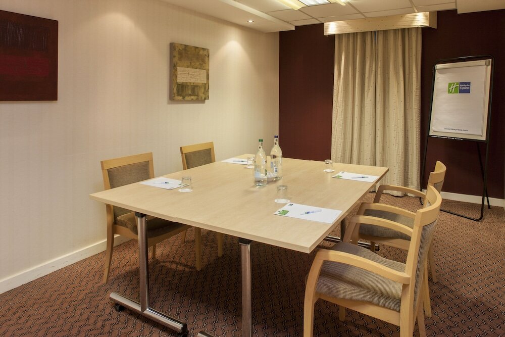 Фото Holiday Inn Express London Stansted Airport, an Ihg Hotel