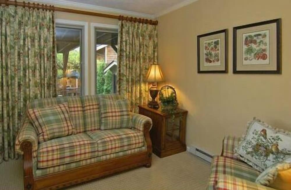 Фото The Village Inn