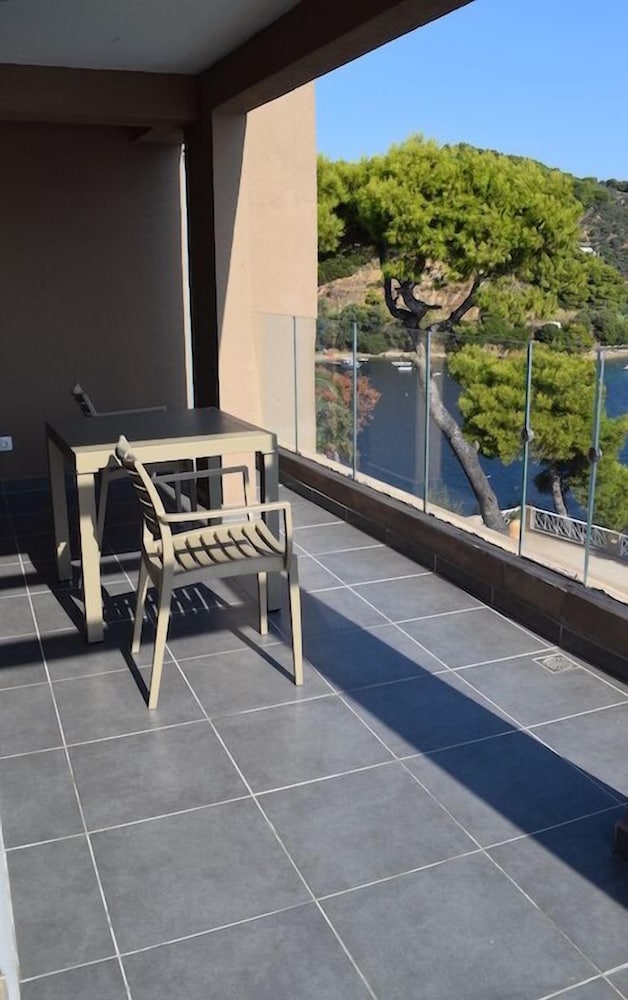 Фото Cape Kanapitsa Hotel & Suites